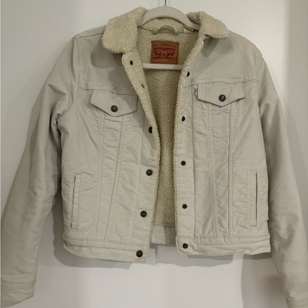 Levi’s Sherpa Jacket in Beige/Ivory size M Women’s